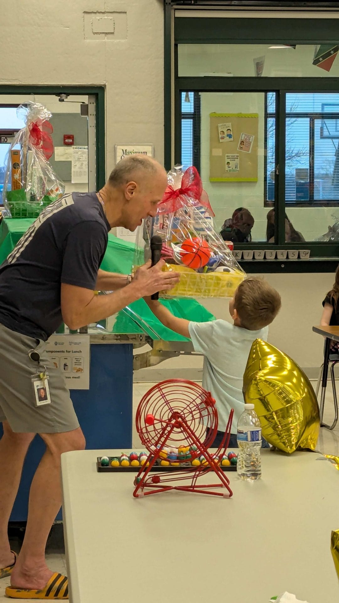 student winning bingo prize